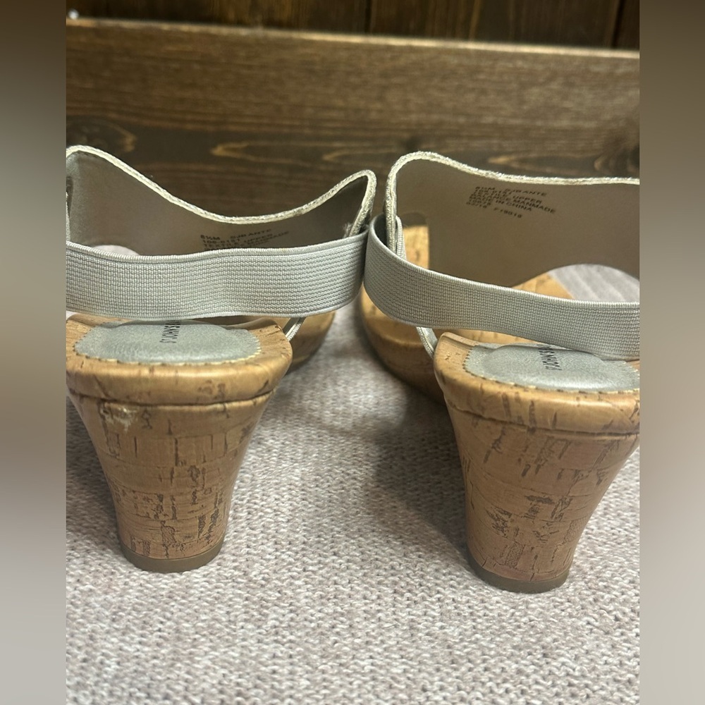 Pre-loved St. John’s Bay•Silver•Size8.5 M•Wedge•Sandal - Picture 5 of 6
